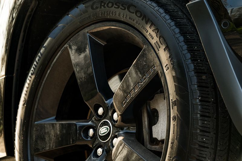 Land Rover Defender 110 D300 MHEV X-Dynamic HSE (7 Seats)