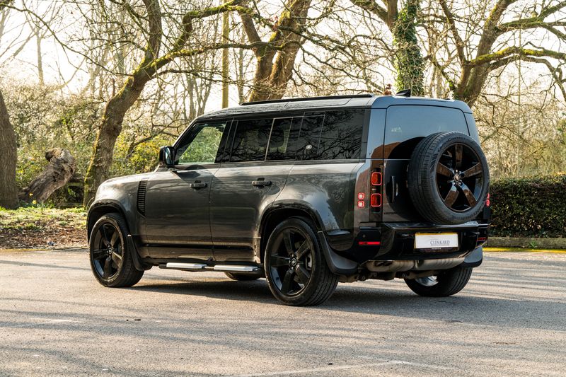 Land Rover Defender 110 D300 MHEV X-Dynamic HSE (7 Seats)