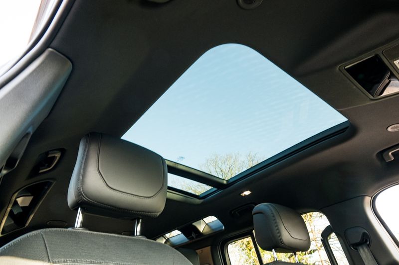 Land Rover Defender 110 D300 MHEV X-Dynamic HSE (7 Seats)