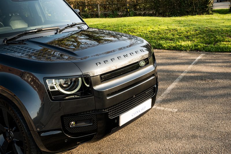 Land Rover Defender 110 D300 MHEV X-Dynamic HSE (7 Seats)
