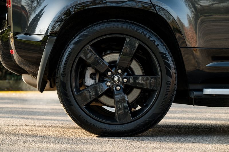 Land Rover Defender 110 D300 MHEV X-Dynamic HSE (7 Seats)