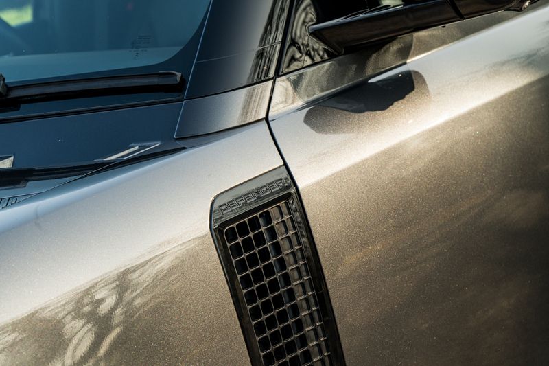 Land Rover Defender 110 D300 MHEV X-Dynamic HSE (7 Seats)