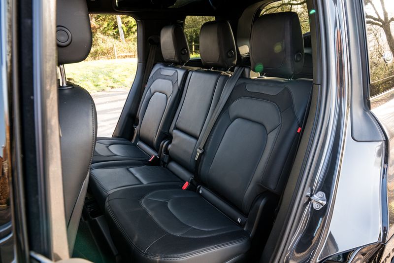 Land Rover Defender 110 D300 MHEV X-Dynamic HSE (7 Seats)