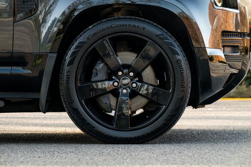 Land Rover Defender 110 D300 MHEV X-Dynamic HSE (7 Seats)