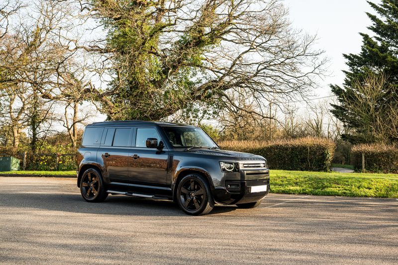 Land Rover Defender 110 D300 MHEV X-Dynamic HSE (7 Seats)