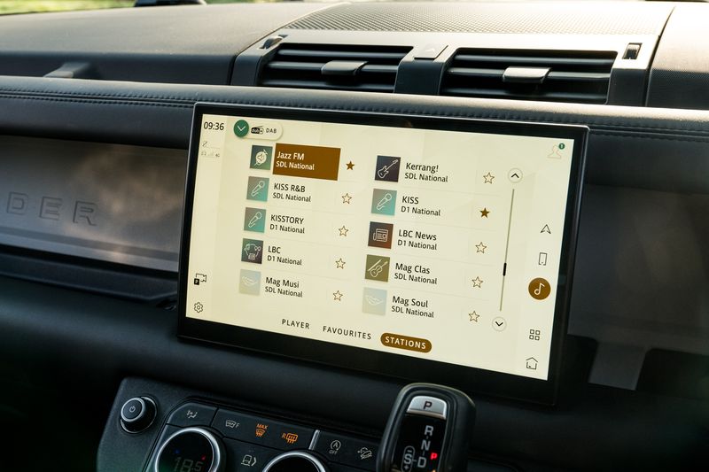 Land Rover Defender 110 D300 MHEV X-Dynamic HSE (7 Seats)