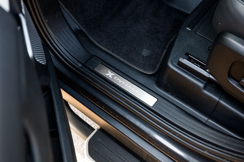 Land Rover Defender 110 D300 MHEV X-Dynamic HSE (7 Seats)