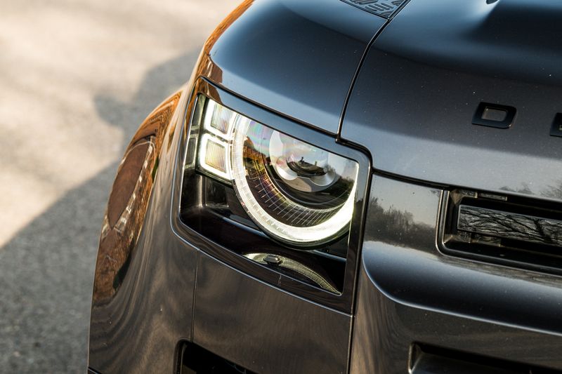 Land Rover Defender 110 D300 MHEV X-Dynamic HSE (7 Seats)