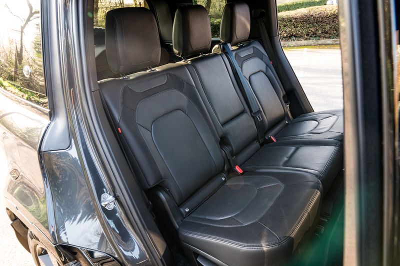 Land Rover Defender 110 D300 MHEV X-Dynamic HSE (7 Seats)