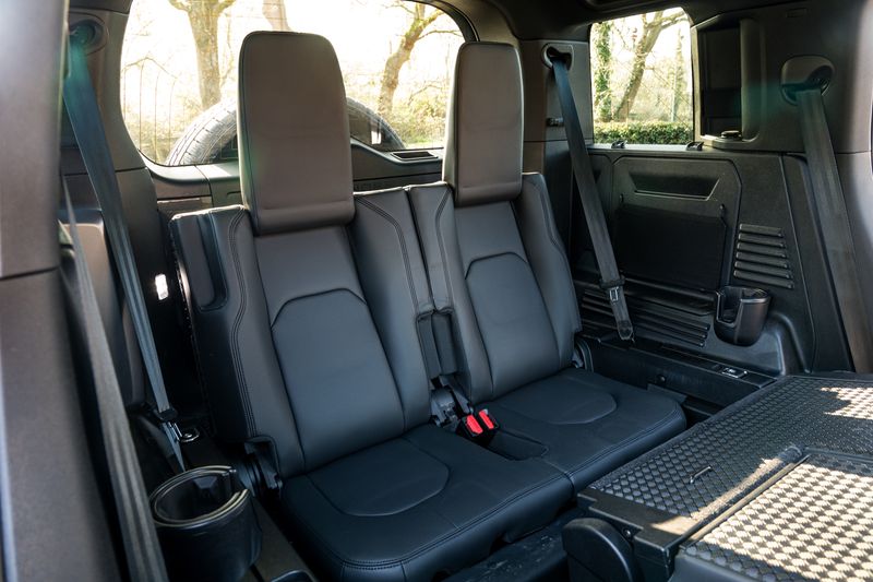 Land Rover Defender 110 D300 MHEV X-Dynamic HSE (7 Seats)