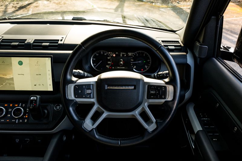 Land Rover Defender 110 D300 MHEV X-Dynamic HSE (7 Seats)