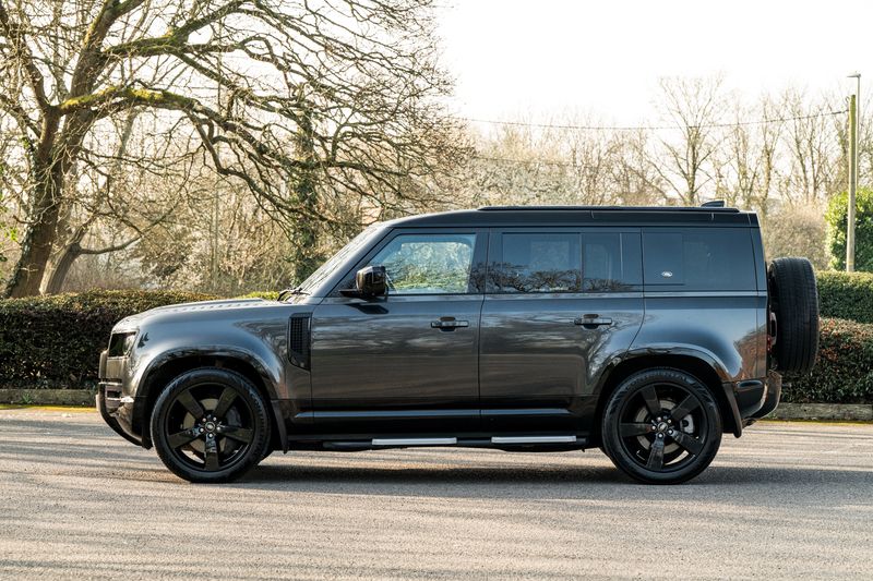 Land Rover Defender 110 D300 MHEV X-Dynamic HSE (7 Seats)