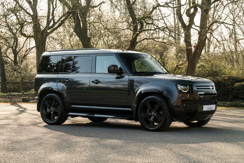 Land Rover Defender 110 D300 MHEV X-Dynamic HSE (7 Seats)