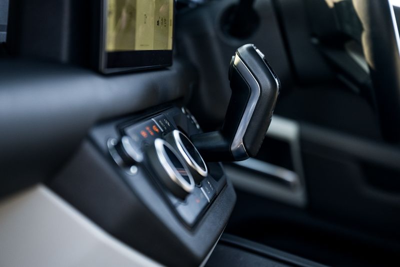 Land Rover Defender 110 D300 MHEV X-Dynamic HSE (7 Seats)