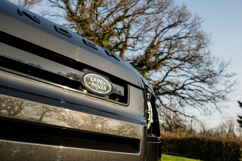 Land Rover Defender 110 D300 MHEV X-Dynamic HSE (7 Seats)