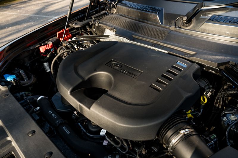 Land Rover Defender 110 D300 MHEV X-Dynamic HSE (7 Seats)