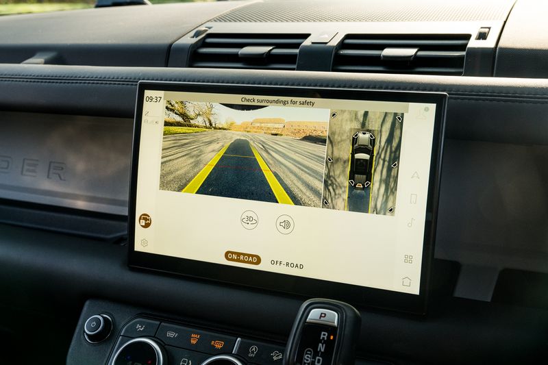 Land Rover Defender 110 D300 MHEV X-Dynamic HSE (7 Seats)