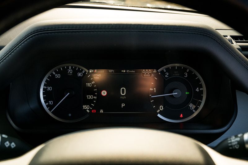 Land Rover Defender 110 D300 MHEV X-Dynamic HSE (7 Seats)