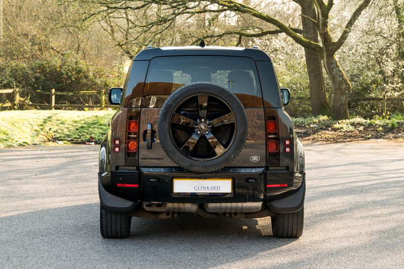 Land Rover Defender 110 D300 MHEV X-Dynamic HSE (7 Seats)