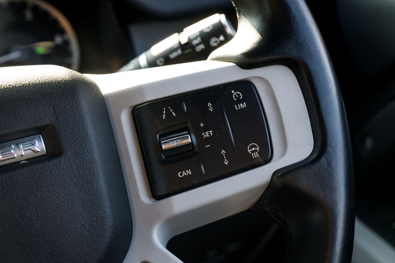 Land Rover Defender 110 D300 MHEV X-Dynamic HSE (7 Seats)