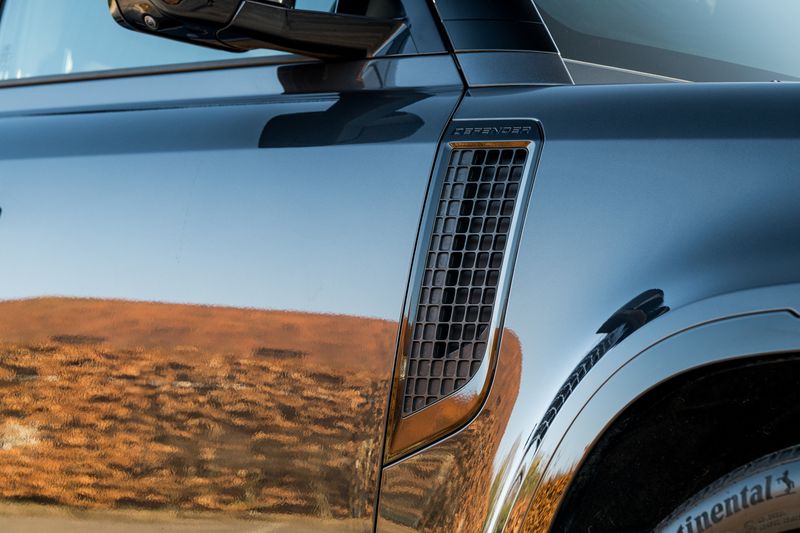 Land Rover Defender 110 D300 MHEV X-Dynamic HSE (7 Seats)