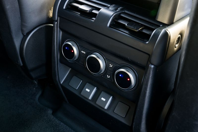 Land Rover Defender 110 D300 MHEV X-Dynamic HSE (7 Seats)