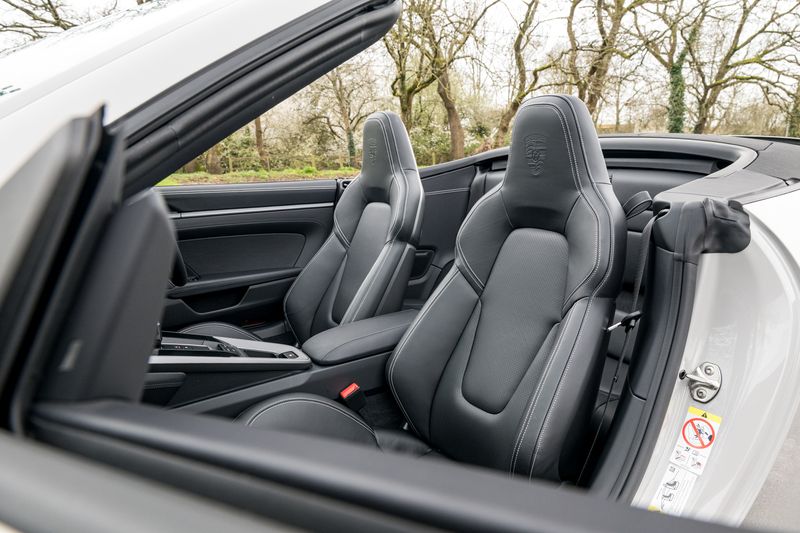 Porsche  911(992) Carrera S PDK  Cabriolet