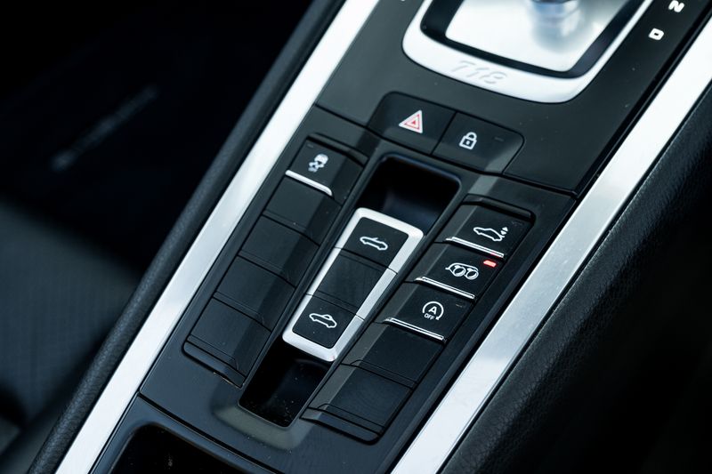 Porsche 718 Boxster 2.0T Convertible PDK