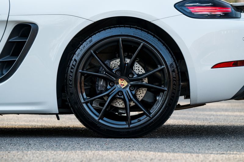 Porsche 718 Boxster 2.0T Convertible PDK