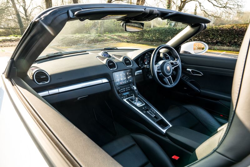 Porsche 718 Boxster 2.0T Convertible PDK
