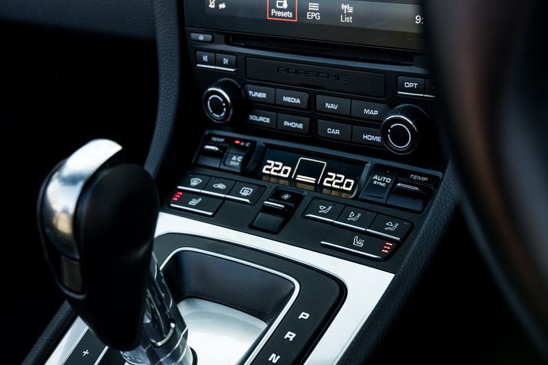 Porsche 718 Boxster 2.0T Convertible PDK