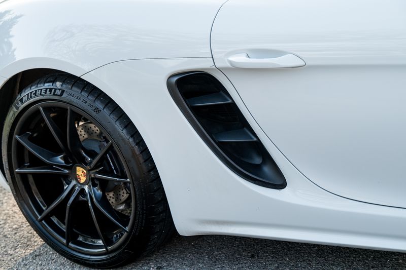 Porsche 718 Boxster 2.0T Convertible PDK