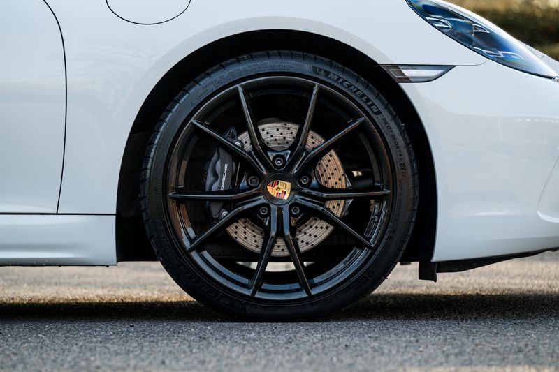 Porsche 718 Boxster 2.0T Convertible PDK