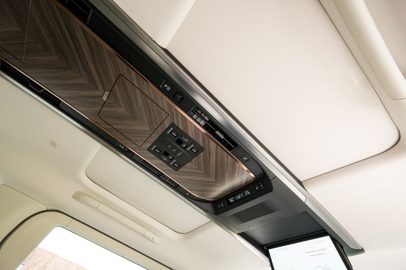 Lexus LM 2.5 350h E-CVT AWD 7 Seat *VAT QUALIFYING*