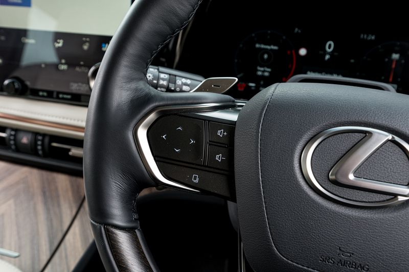 Lexus LM 2.5 350h E-CVT AWD 7 Seat *VAT QUALIFYING*