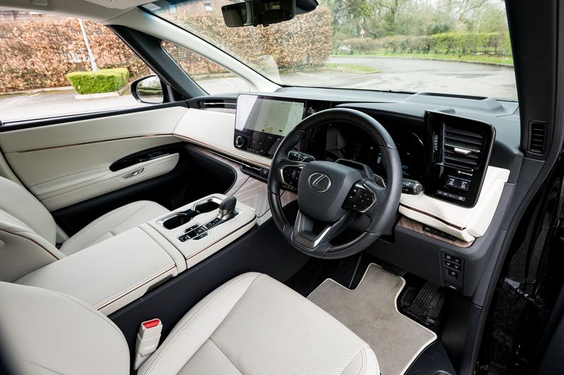 Lexus LM 2.5 350h E-CVT AWD 7 Seat *VAT QUALIFYING*