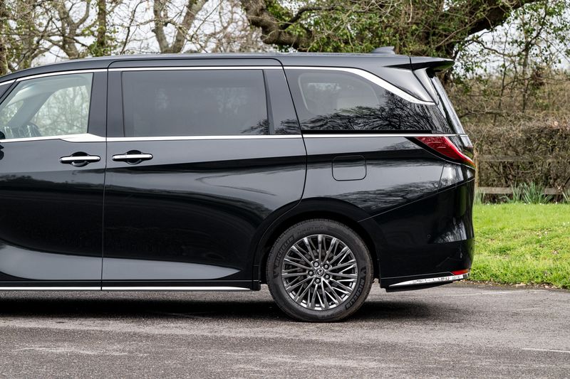 Lexus LM 2.5 350h E-CVT AWD 7 Seat *VAT QUALIFYING*