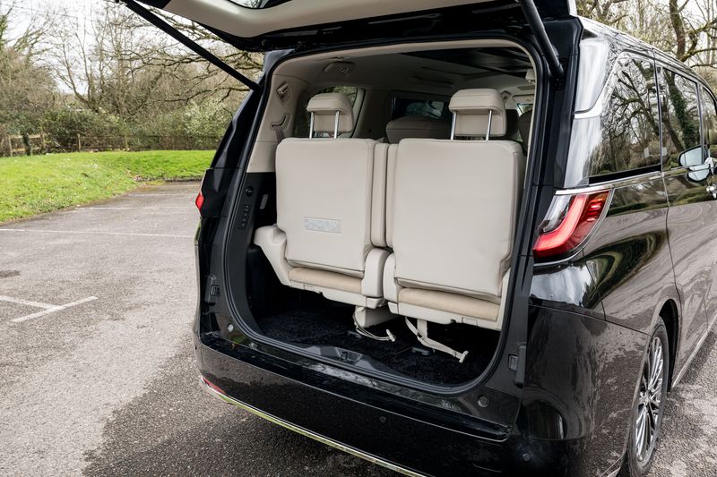 Lexus LM 2.5 350h E-CVT AWD 7 Seat *VAT QUALIFYING*