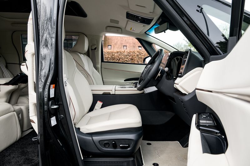 Lexus LM 2.5 350h E-CVT AWD 7 Seat *VAT QUALIFYING*