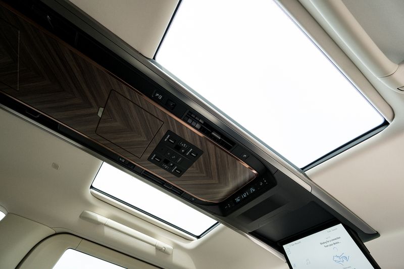 Lexus LM 2.5 350h E-CVT AWD 7 Seat *VAT QUALIFYING*