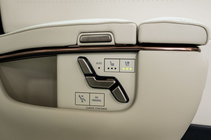 Lexus LM 2.5 350h E-CVT AWD 7 Seat *VAT QUALIFYING*