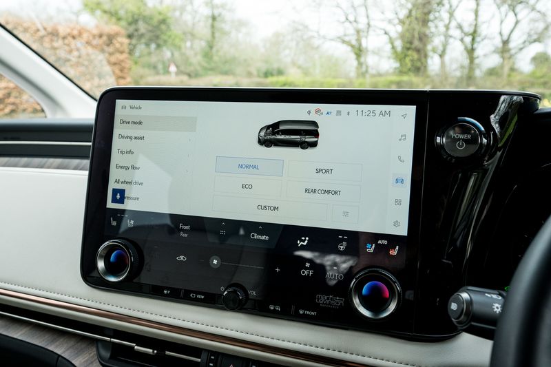 Lexus LM 2.5 350h E-CVT AWD 7 Seat *VAT QUALIFYING*