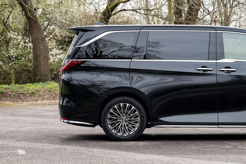 Lexus LM 2.5 350h E-CVT AWD 7 Seat *VAT QUALIFYING*