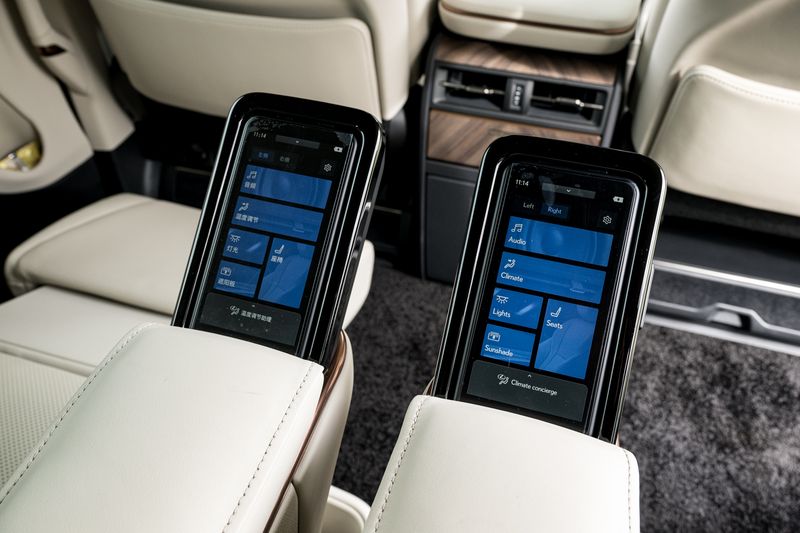 Lexus LM 2.5 350h E-CVT AWD 7 Seat *VAT QUALIFYING*