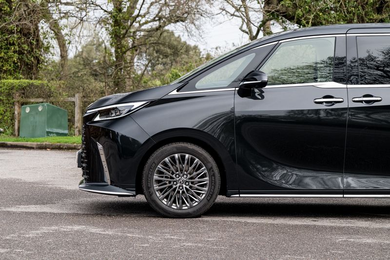 Lexus LM 2.5 350h E-CVT AWD 7 Seat *VAT QUALIFYING*