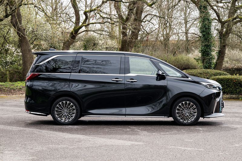 Lexus LM 2.5 350h E-CVT AWD 7 Seat *VAT QUALIFYING*