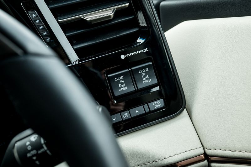 Lexus LM 2.5 350h E-CVT AWD 7 Seat *VAT QUALIFYING*