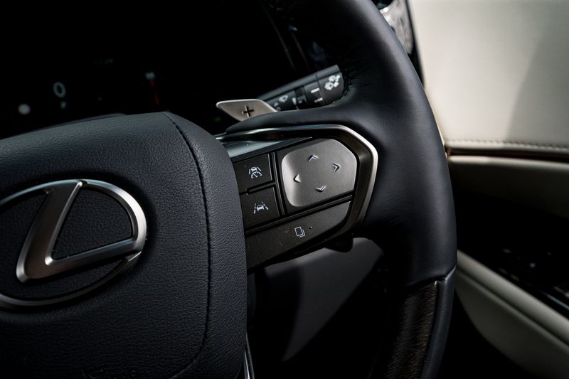 Lexus LM 2.5 350h E-CVT AWD 7 Seat *VAT QUALIFYING*