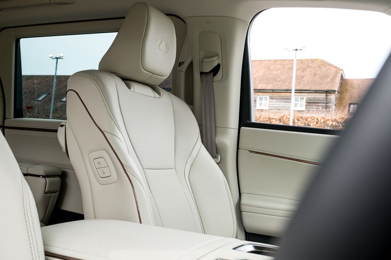 Lexus LM 2.5 350h E-CVT AWD 7 Seat *VAT QUALIFYING*