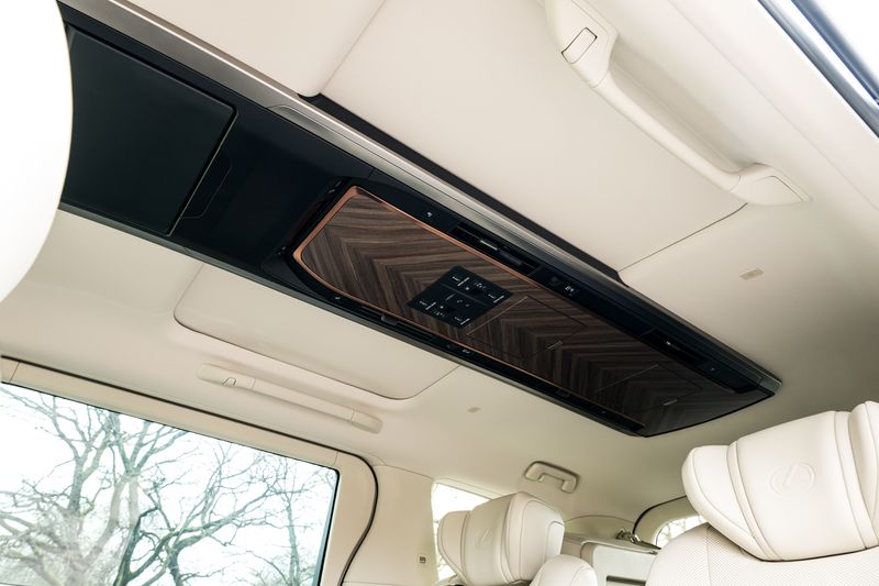 Lexus LM 2.5 350h E-CVT AWD 7 Seat *VAT QUALIFYING*